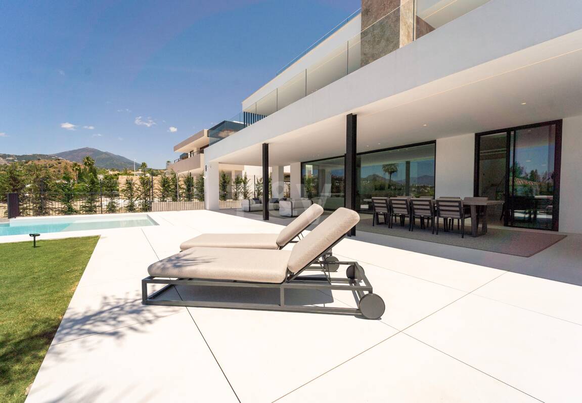 Villa moderne exceptionnelle à Los Naranjos Golf