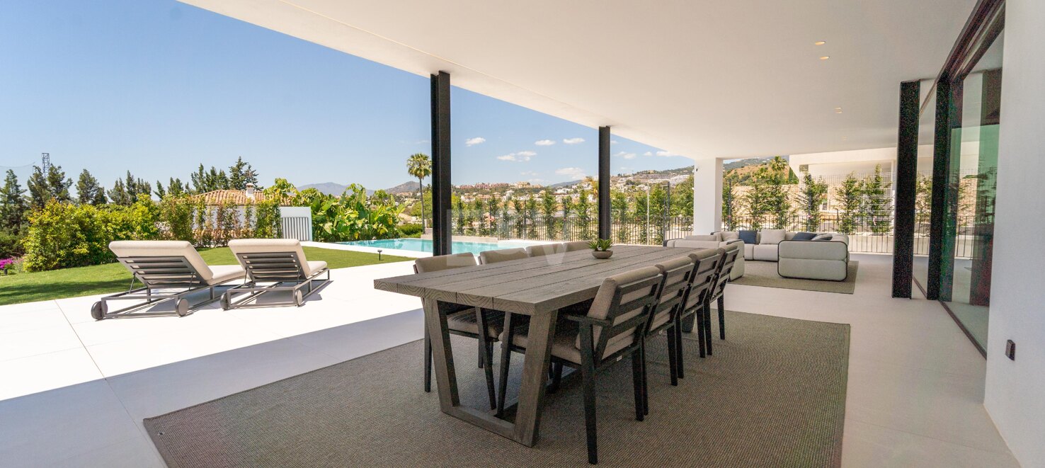 Außergewöhnliche moderne Villa in Los Naranjos, Nueva Andalucía