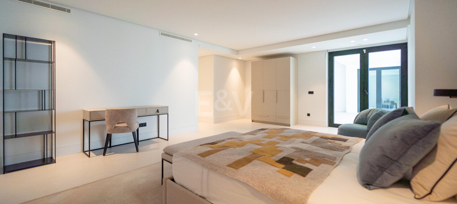 Außergewöhnliche moderne Villa in Los Naranjos, Nueva Andalucía