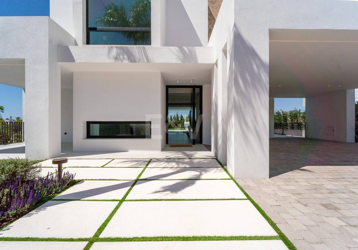Villa moderne exceptionnelle à Los Naranjos Golf