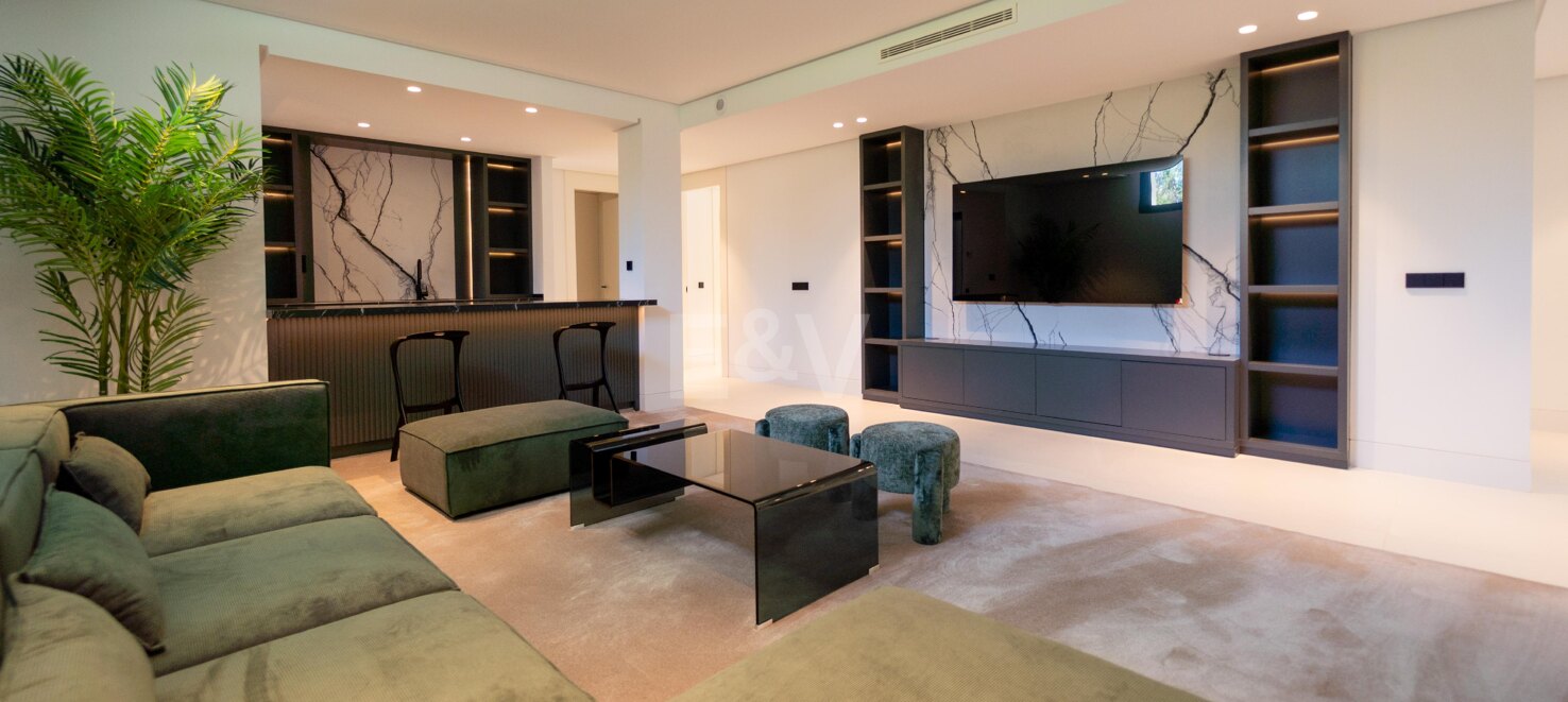 Außergewöhnliche moderne Villa in Los Naranjos, Nueva Andalucía