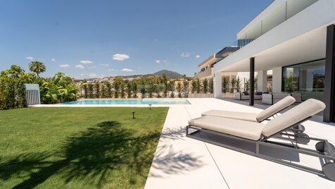 Außergewöhnliche moderne Villa in Los Naranjos, Nueva Andalucía