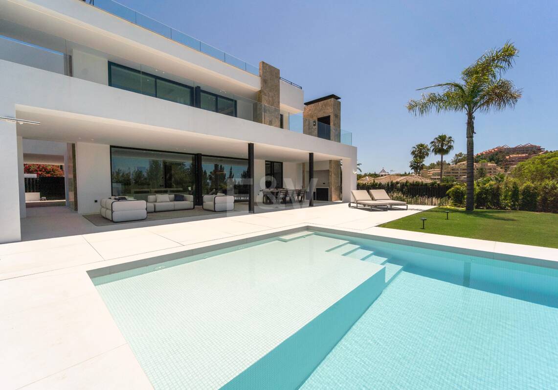 Villa moderne exceptionnelle à Los Naranjos Golf