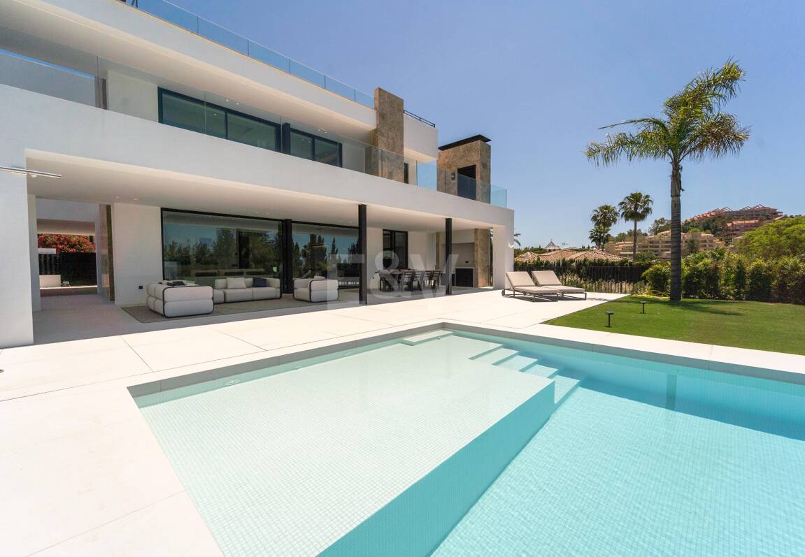Villa moderne exceptionnelle à Los Naranjos Golf