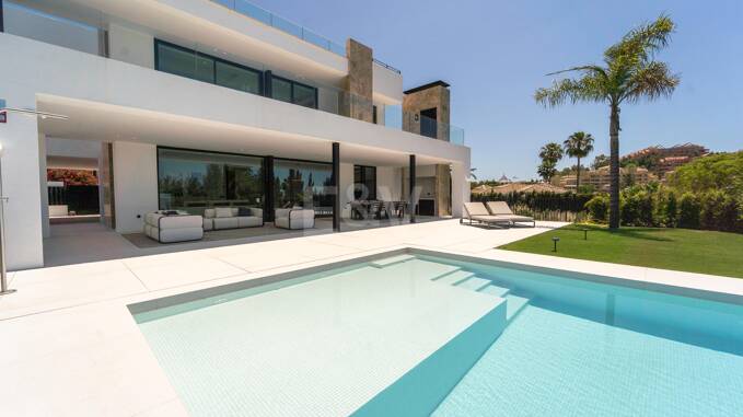 Villa moderne exceptionnelle à Los Naranjos Golf