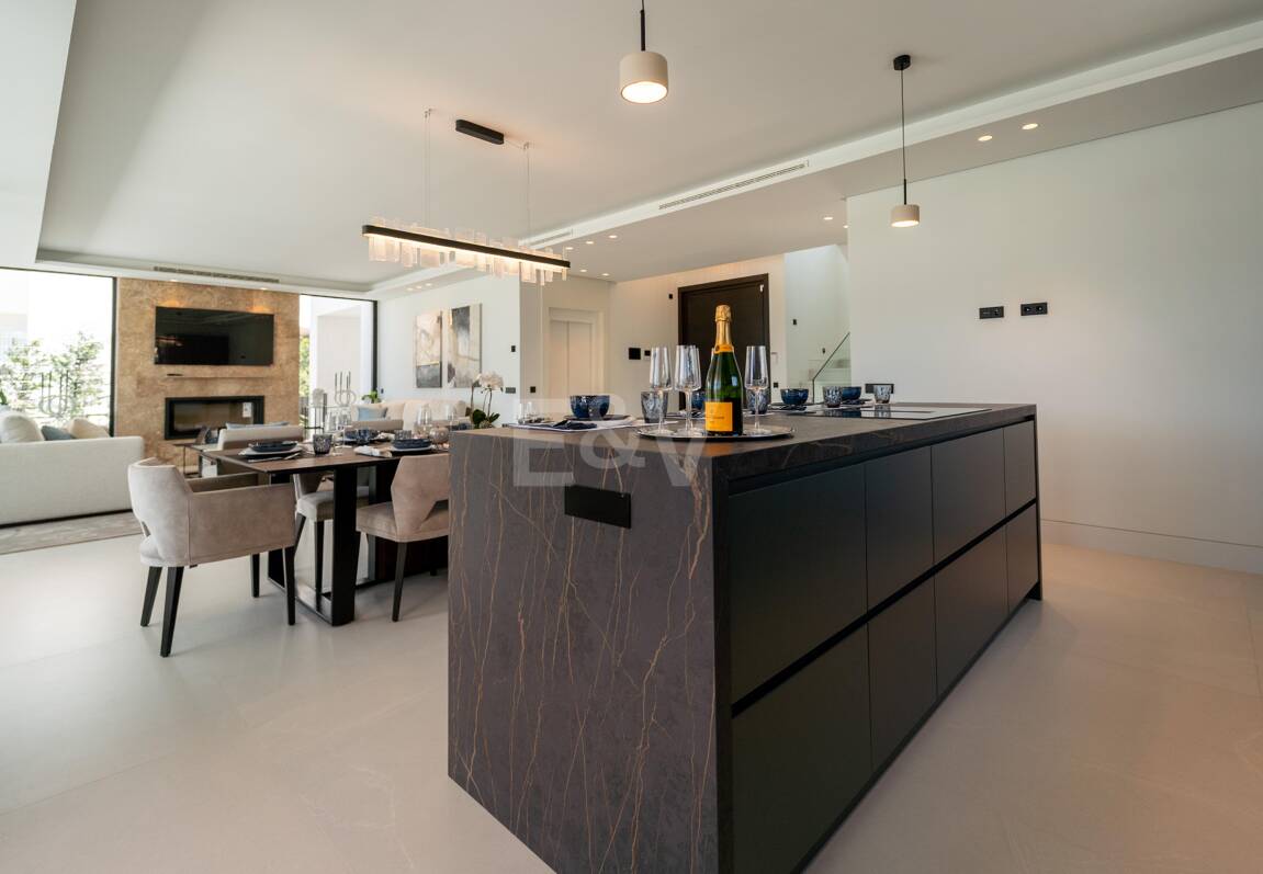 Villa moderne exceptionnelle à Los Naranjos Golf