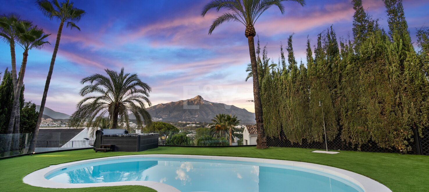 Exquisita villa de 5 dormitorios en suite en Nueva Andalucía disponible para alquiler de larga temporada