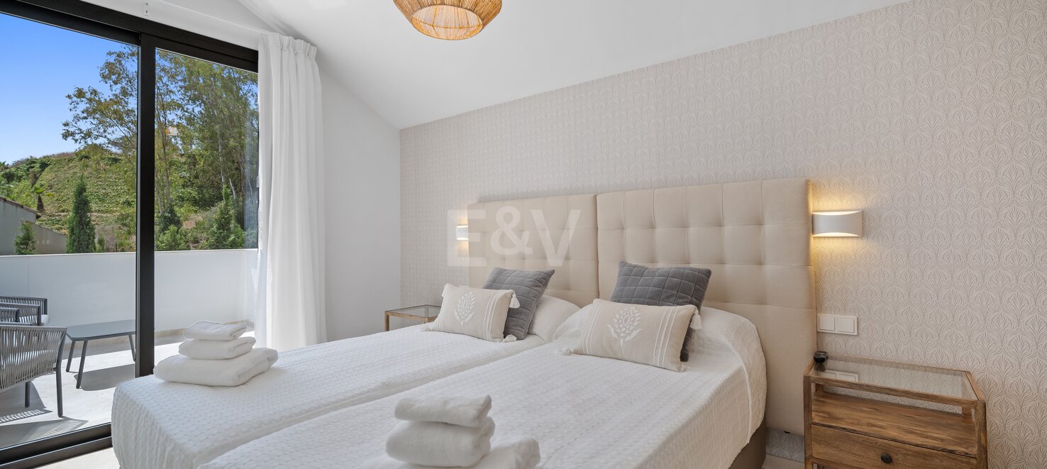 Exquisita villa de 5 dormitorios en suite en Nueva Andalucía disponible para alquiler de larga temporada