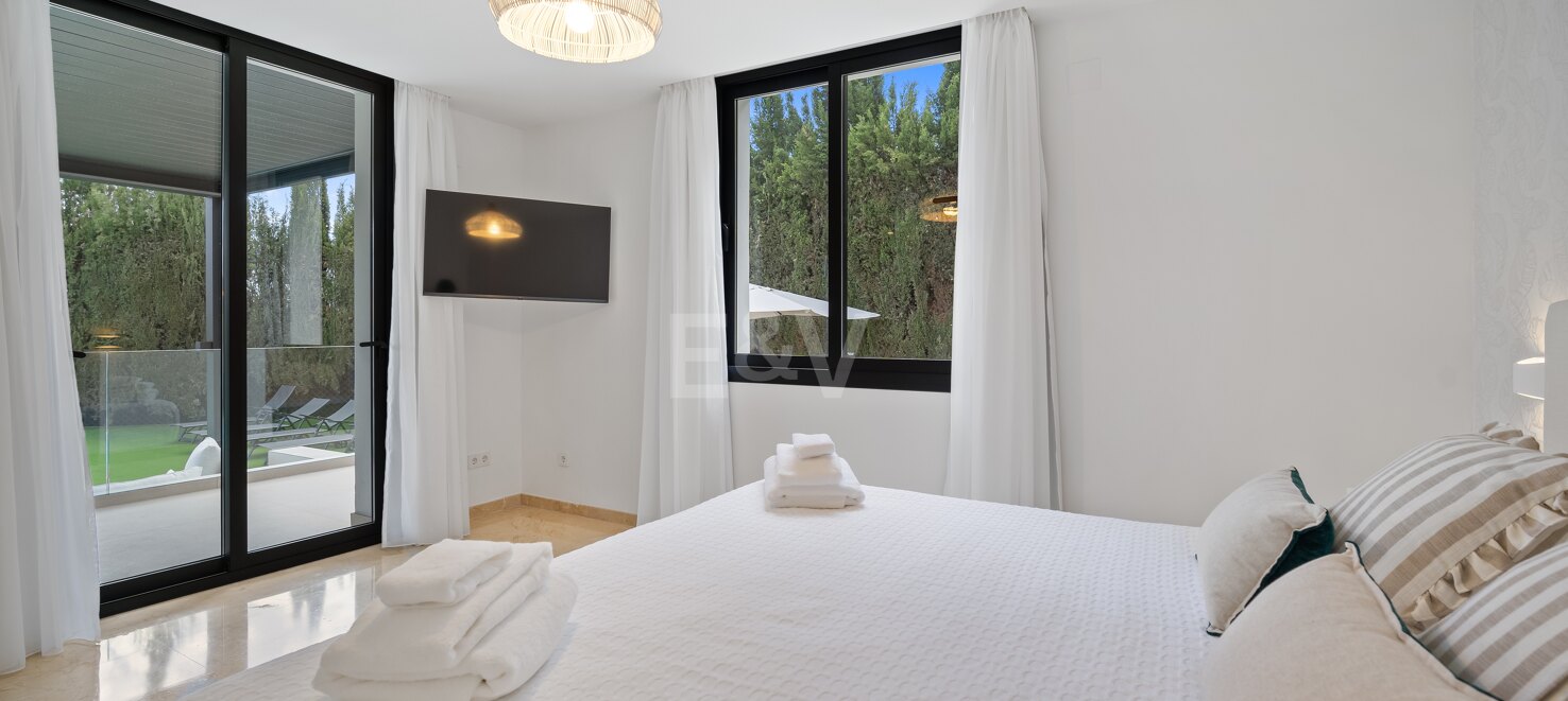Exquisita villa de 5 dormitorios en suite en Nueva Andalucía disponible para alquiler de larga temporada