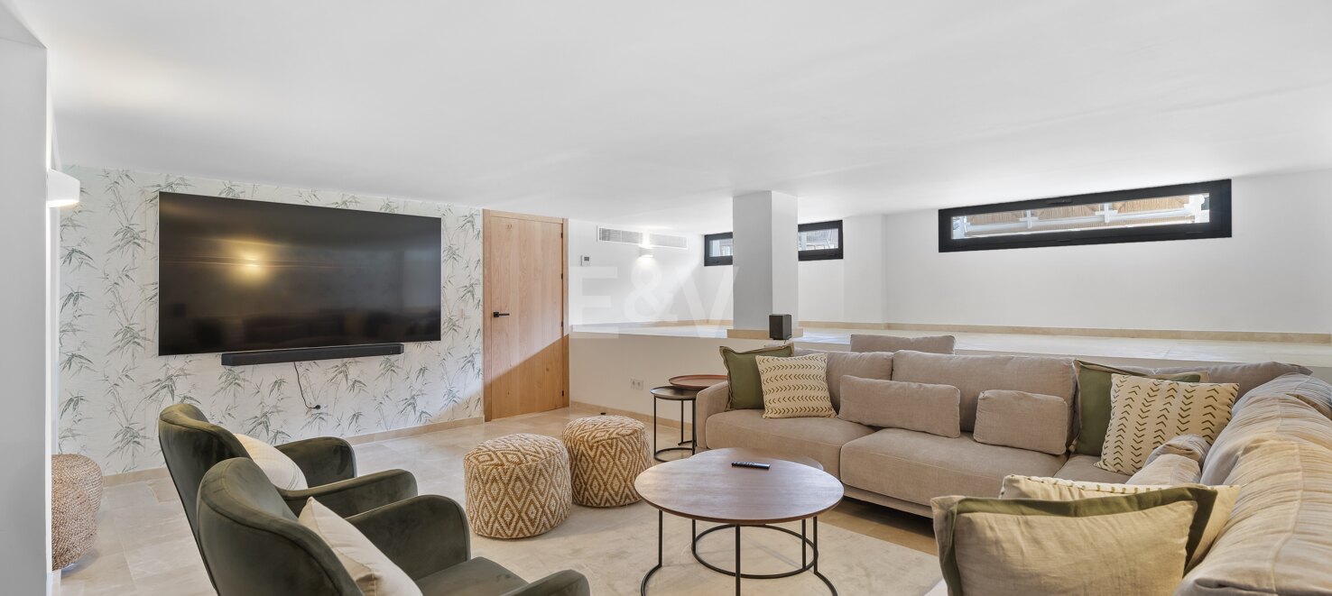 Exquisita villa de 5 dormitorios en suite en Nueva Andalucía disponible para alquiler de larga temporada