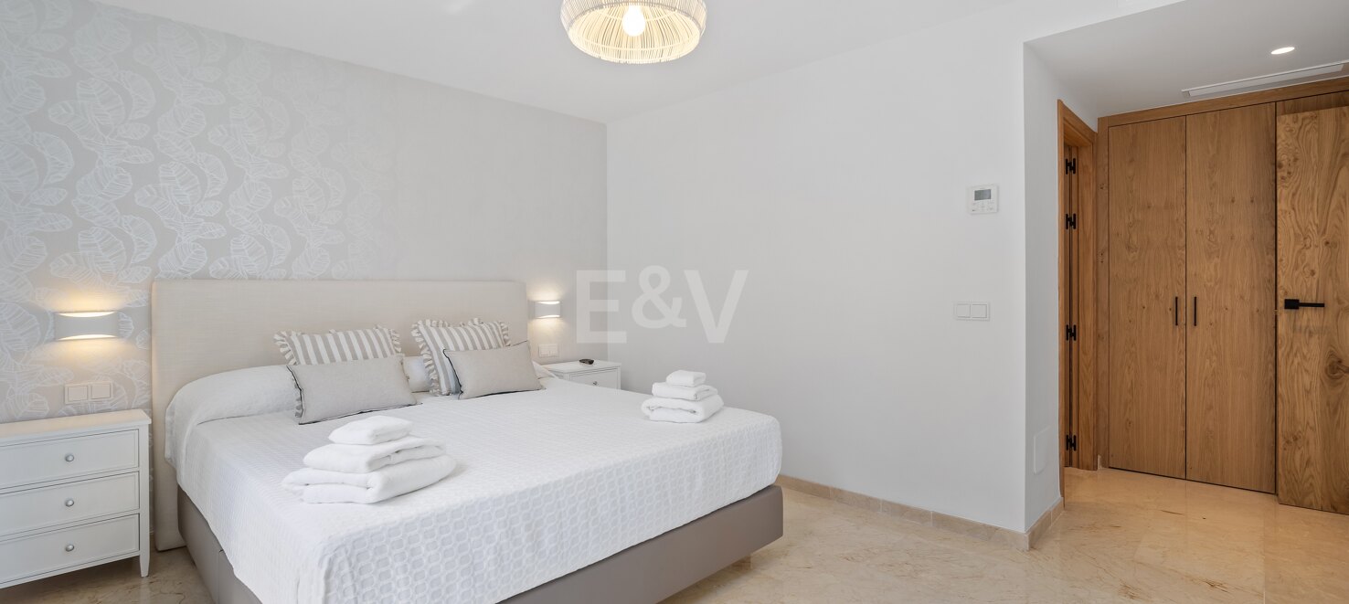 Exquisita villa de 5 dormitorios en suite en Nueva Andalucía disponible para alquiler de larga temporada