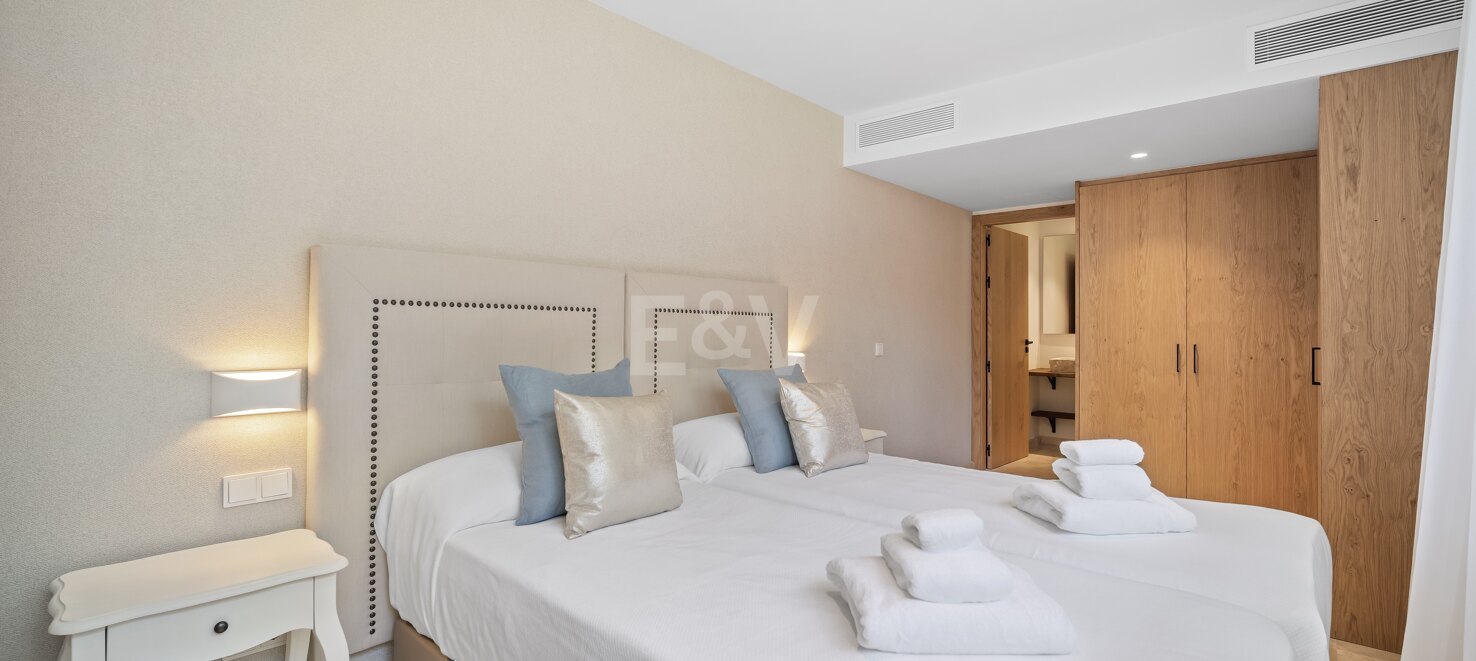 Exquisita villa de 5 dormitorios en suite en Nueva Andalucía disponible para alquiler de larga temporada