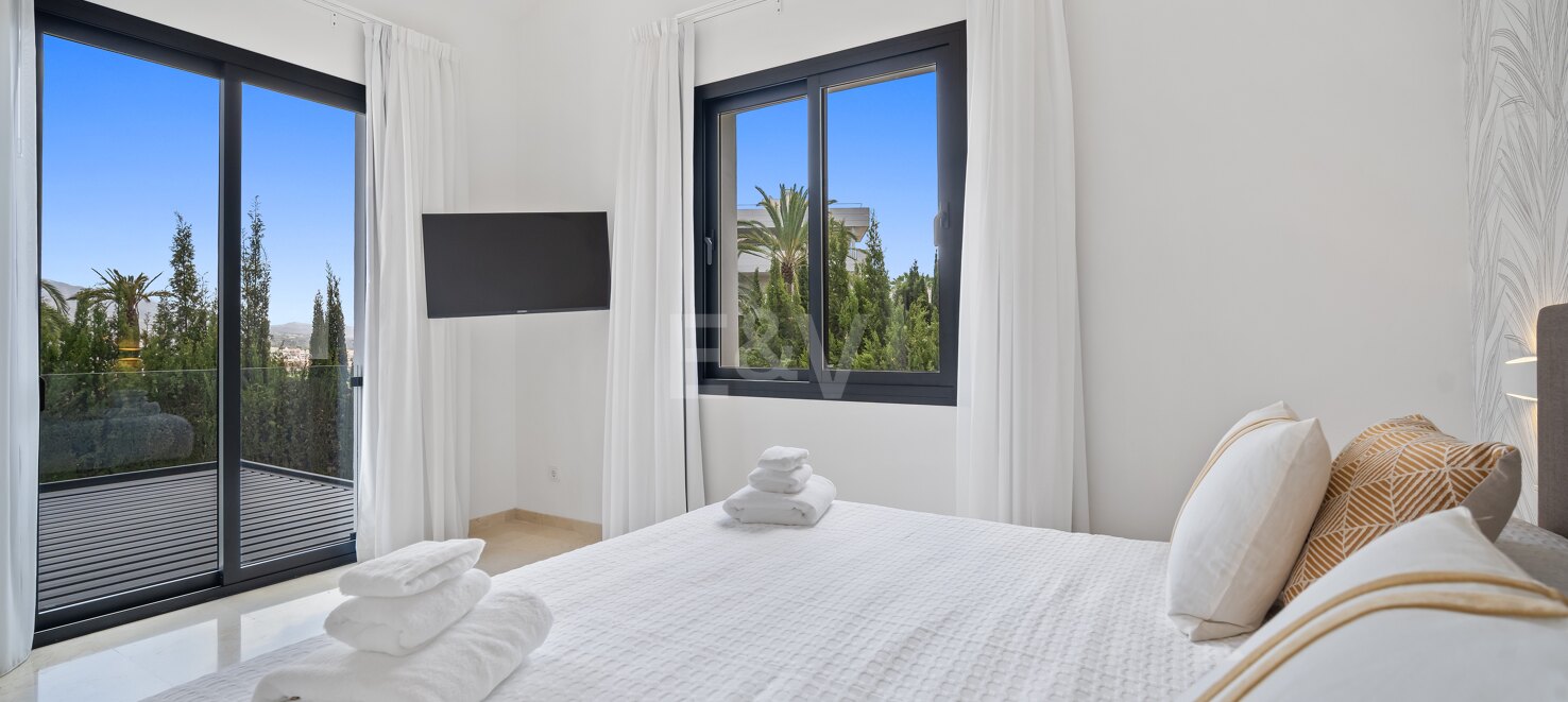 Exquisita villa de 5 dormitorios en suite en Nueva Andalucía disponible para alquiler de larga temporada