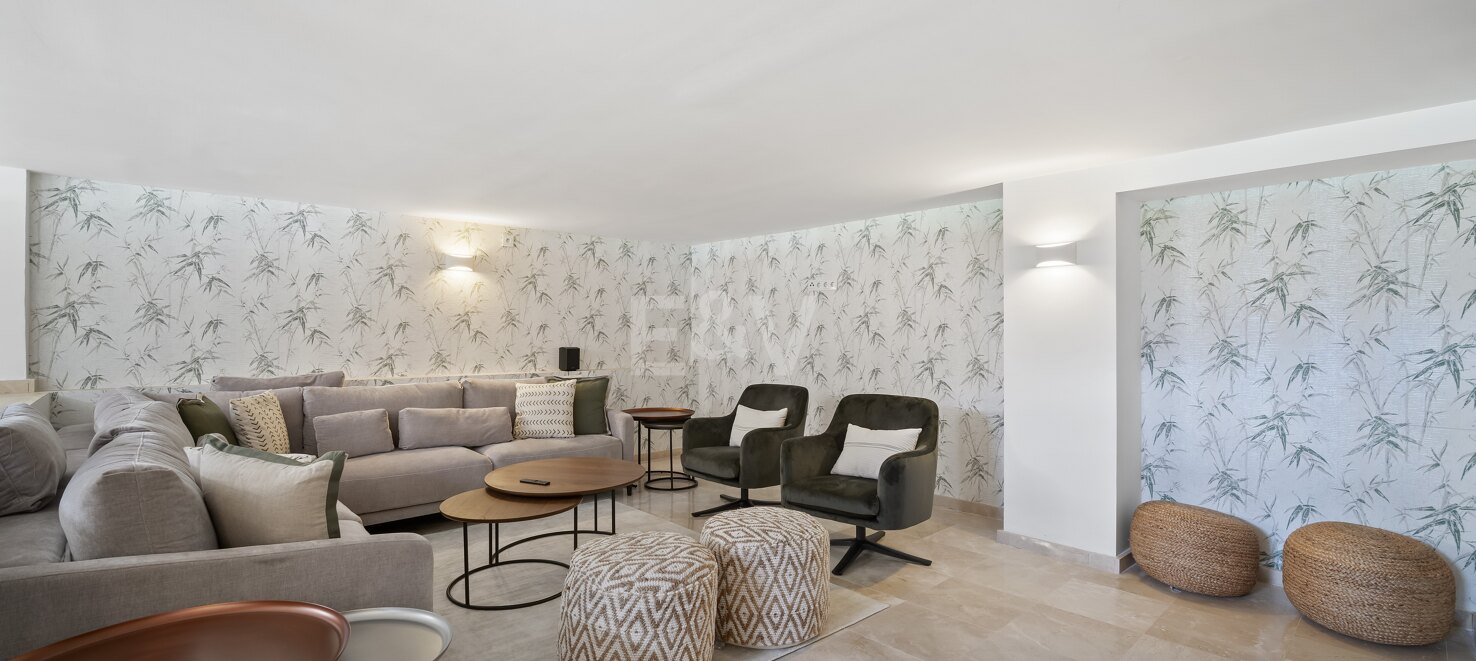 Exquisita villa de 5 dormitorios en suite en Nueva Andalucía disponible para alquiler de larga temporada