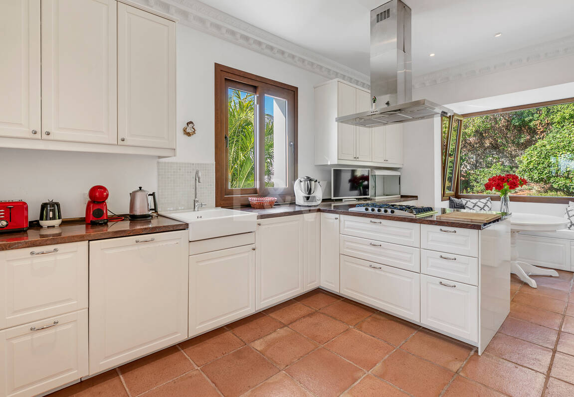 Elegant Villa with Sea Views in Marbella