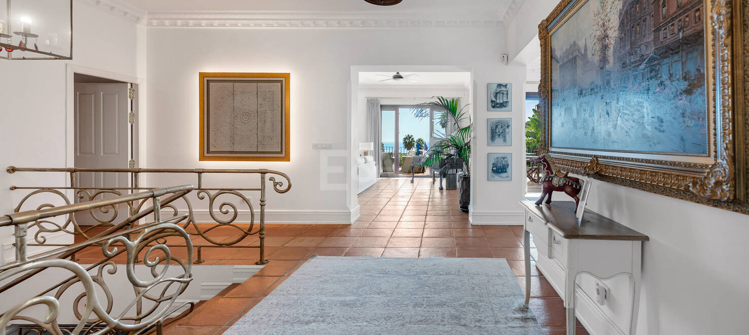 Elegante Villa con Vistas al Mar en Marbella
