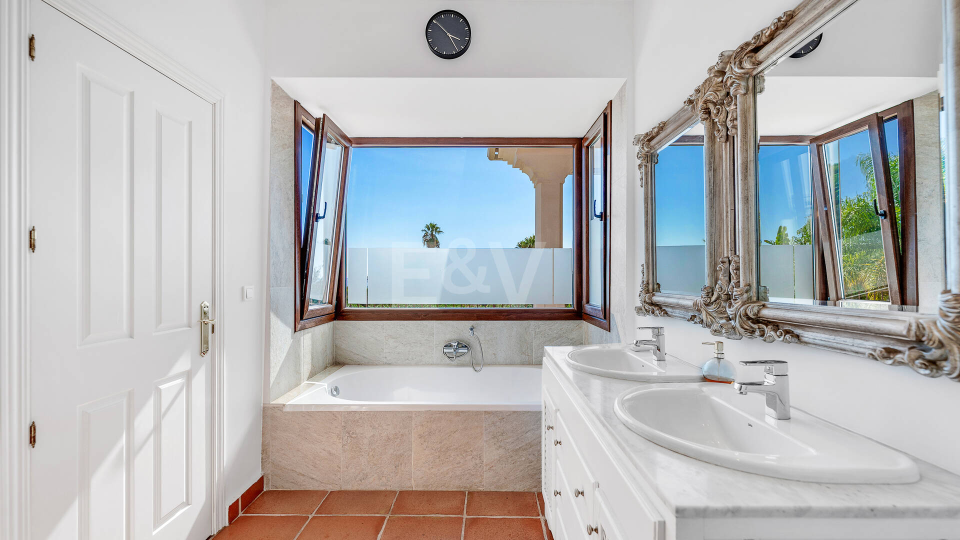 Elegant Villa with Sea Views in Marbella