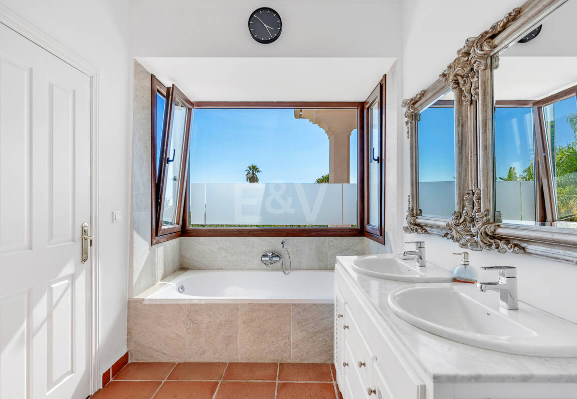 Elegant Villa with Sea Views in Marbella