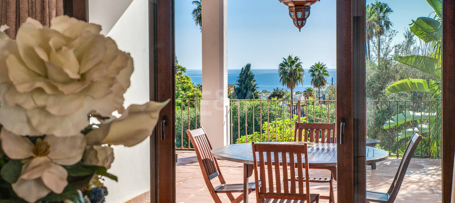 Elegante Villa con Vistas al Mar en Marbella