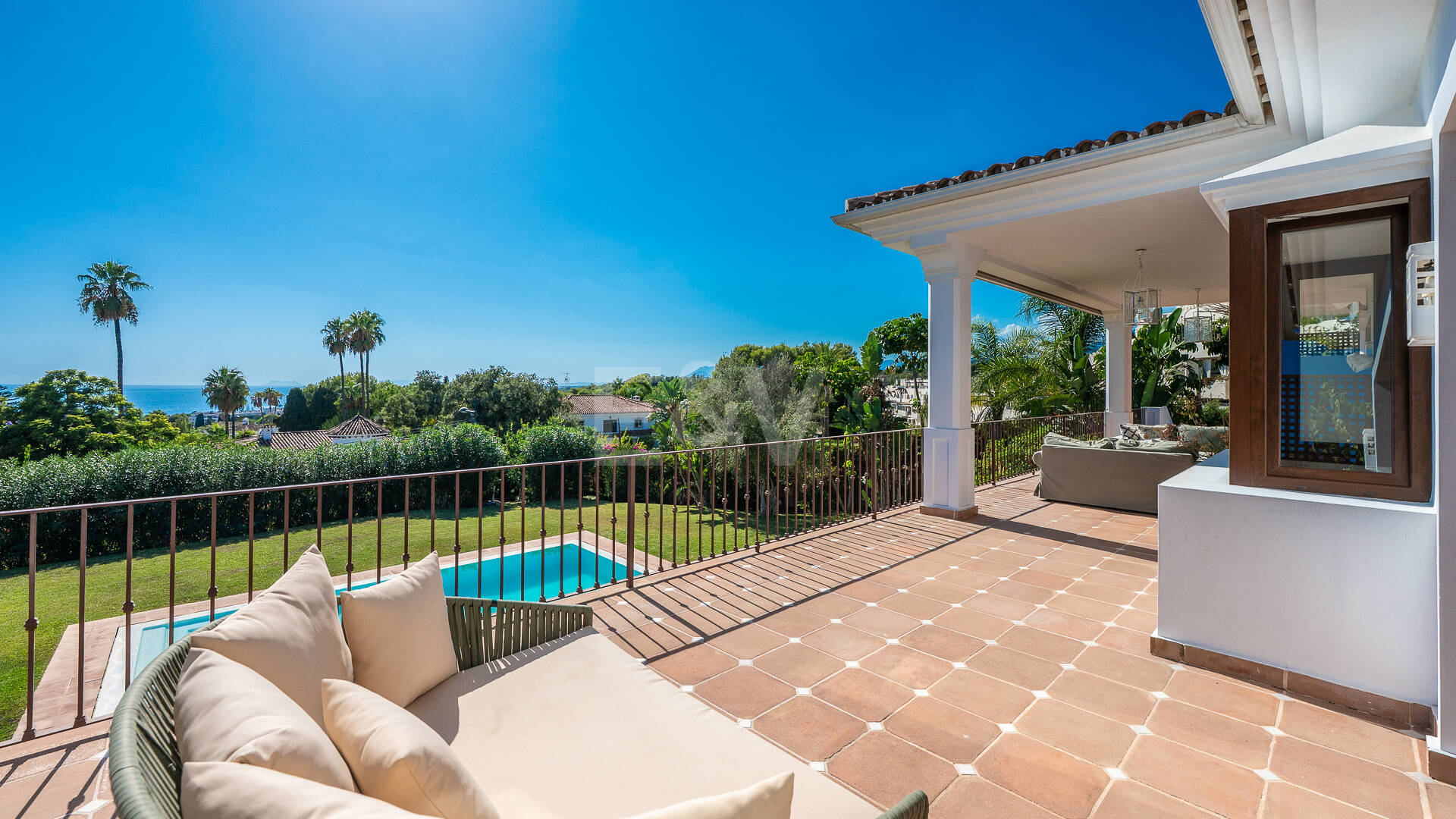 Elegante Villa mit Meerblick in Marbella