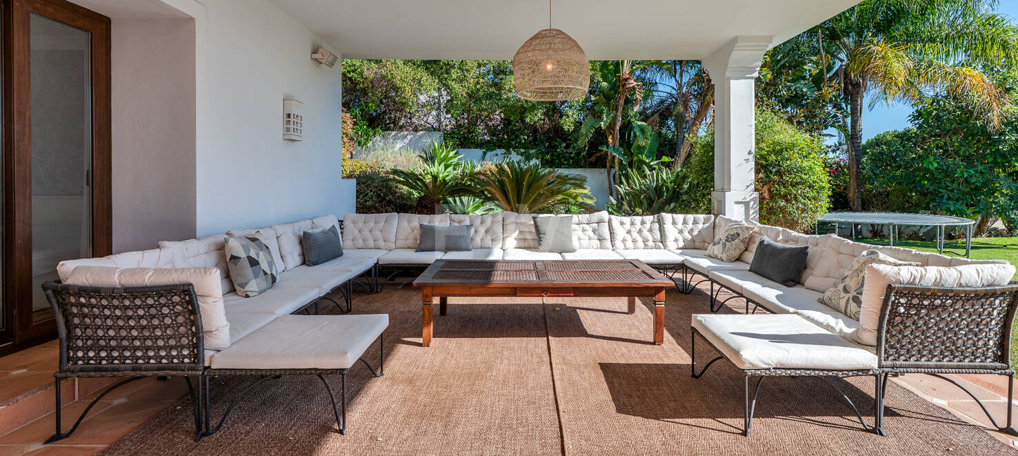 Elegante Villa con Vistas al Mar en Marbella