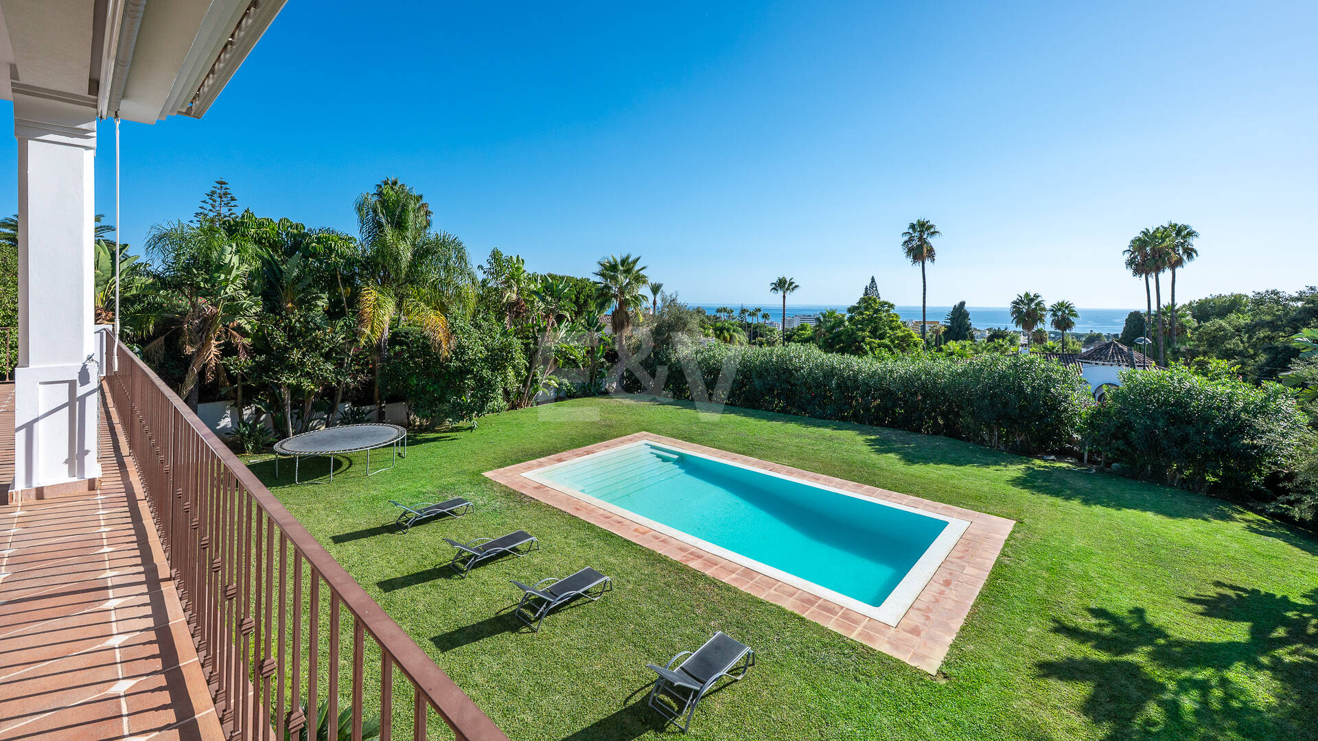 Elegante Villa mit Meerblick in Marbella