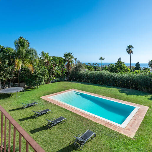 Elegante Villa con Vistas al Mar en Marbella