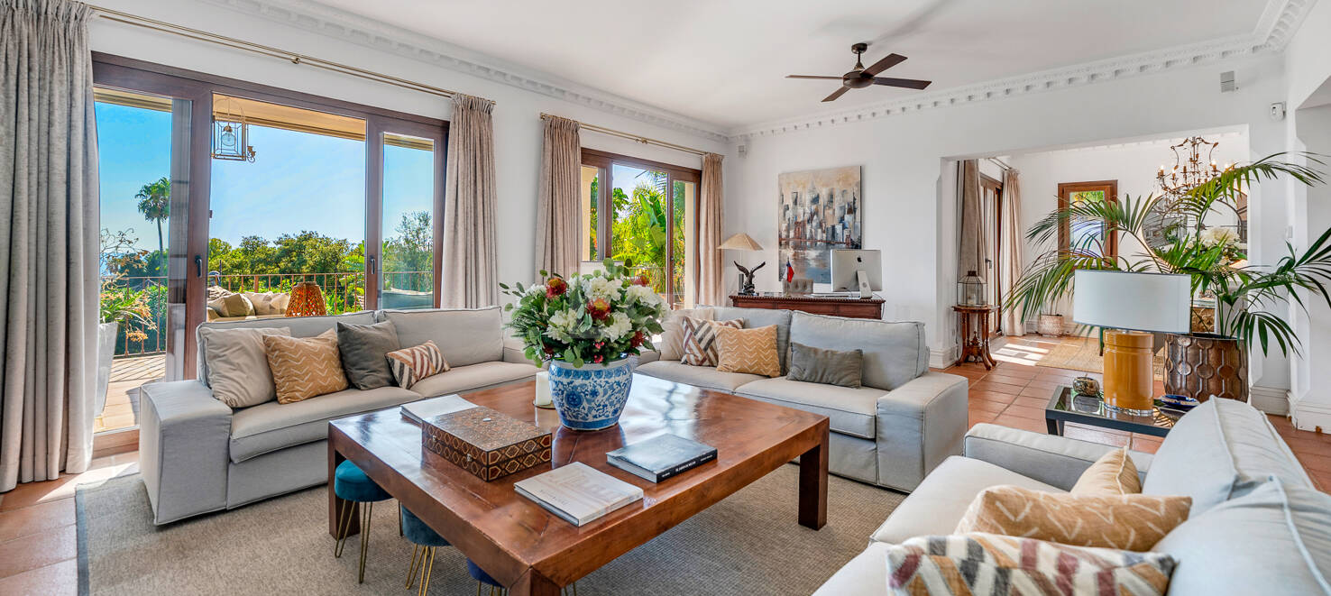 Elegante Villa con Vistas al Mar en Marbella