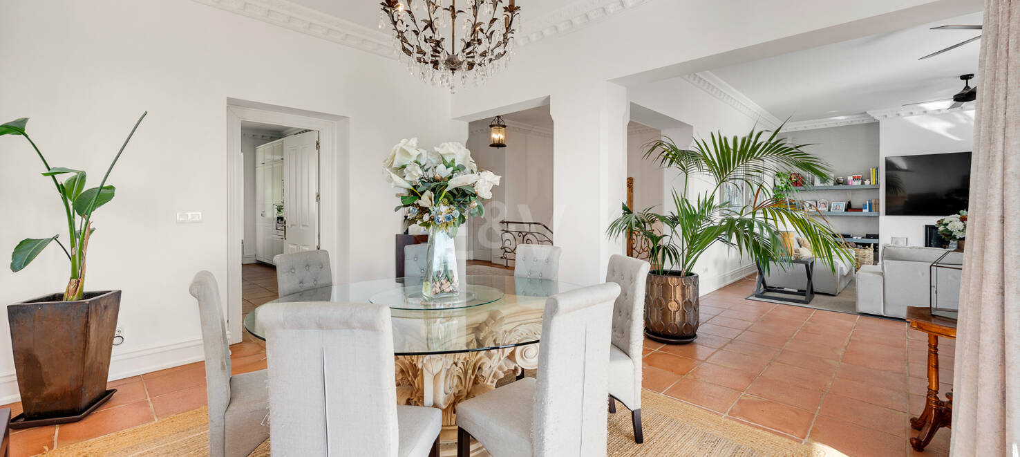Elegante Villa con Vistas al Mar en Marbella