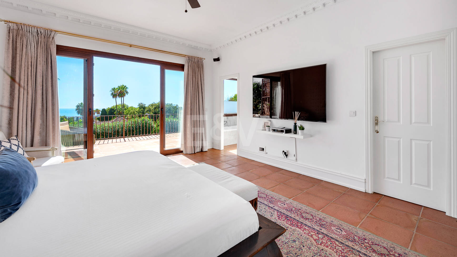 Elegant Villa with Sea Views in Marbella