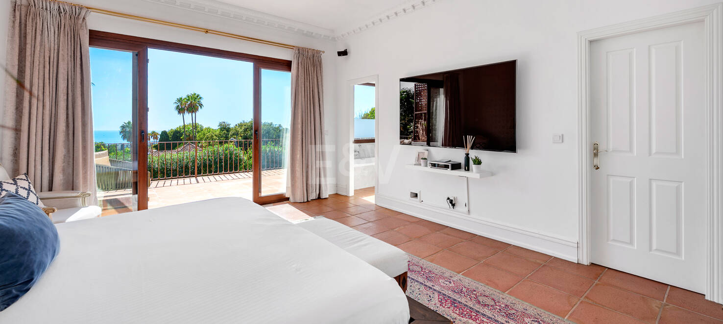 Elegante Villa con Vistas al Mar en Marbella