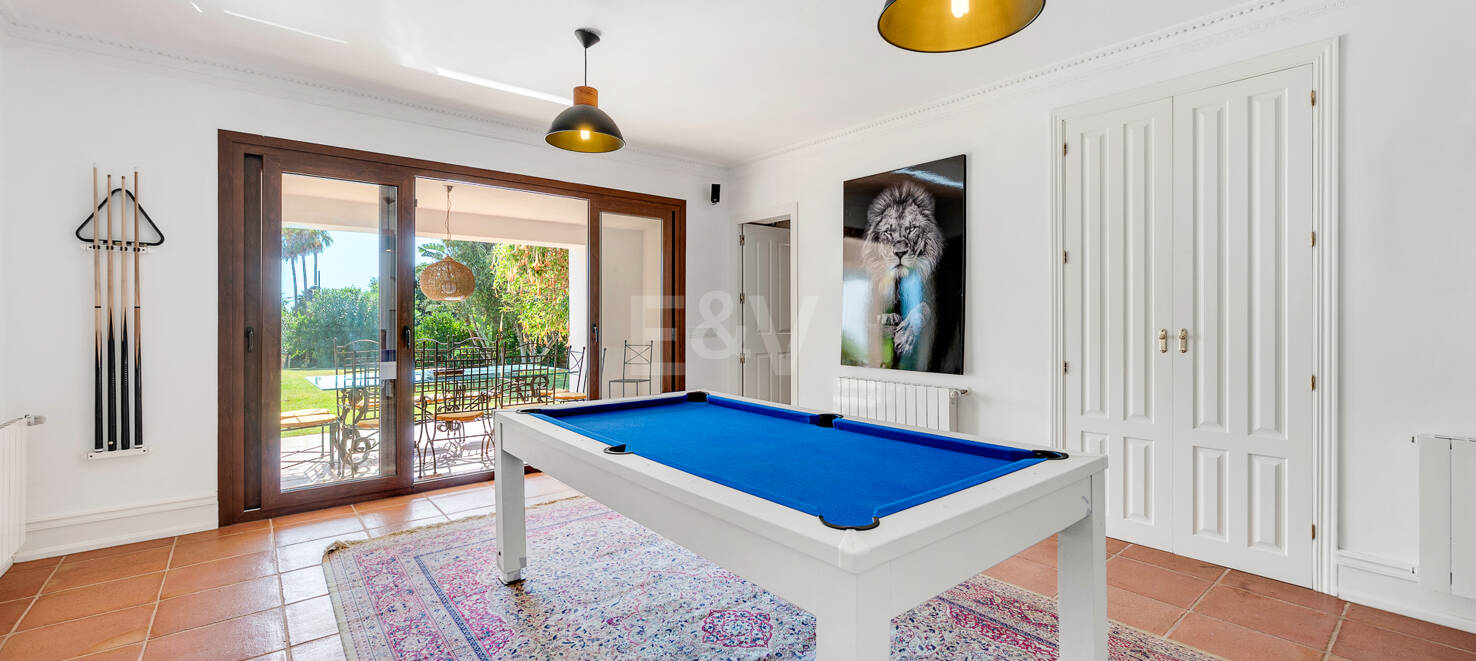 Elegante Villa con Vistas al Mar en Marbella