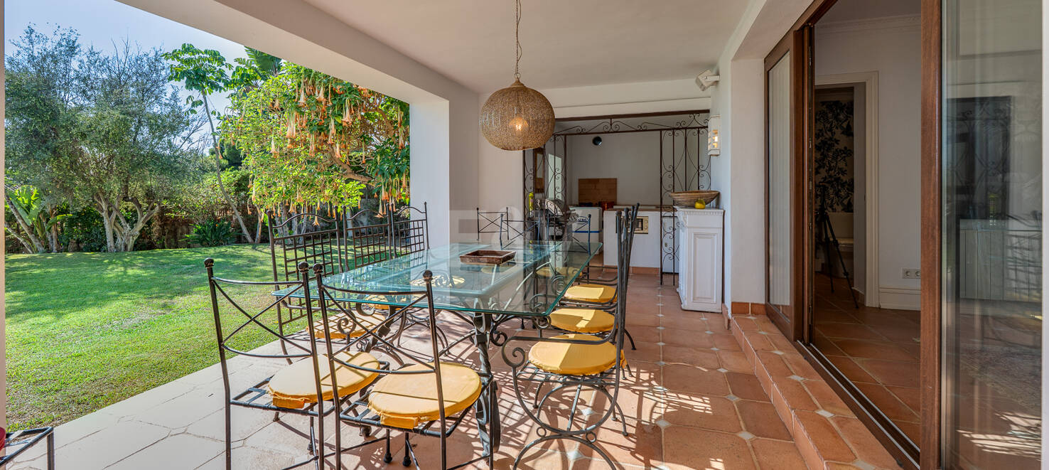 Elegante Villa con Vistas al Mar en Marbella