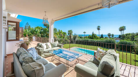 Elegante Villa con Vistas al Mar en Marbella