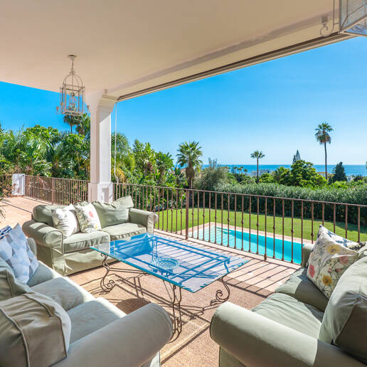 Elegante Villa con Vistas al Mar en Marbella