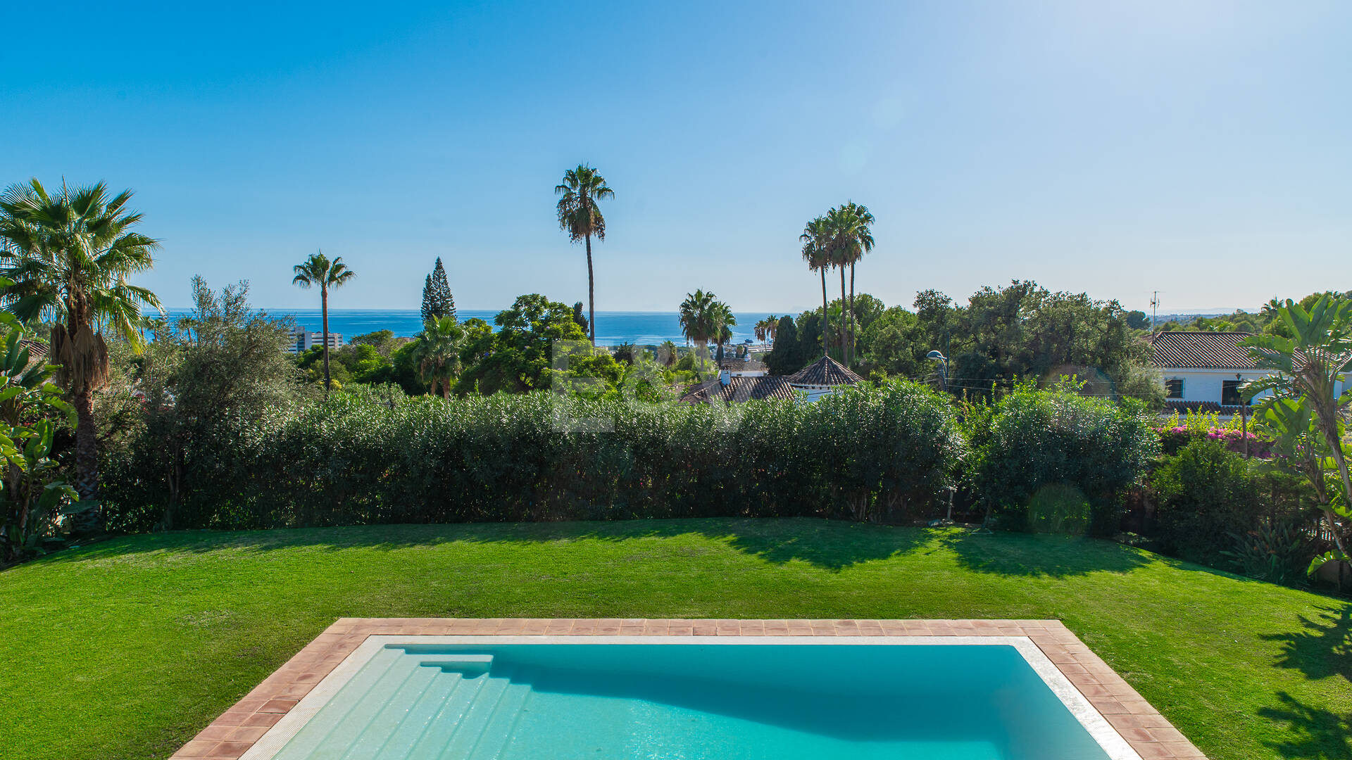 Elegante Villa mit Meerblick in Marbella
