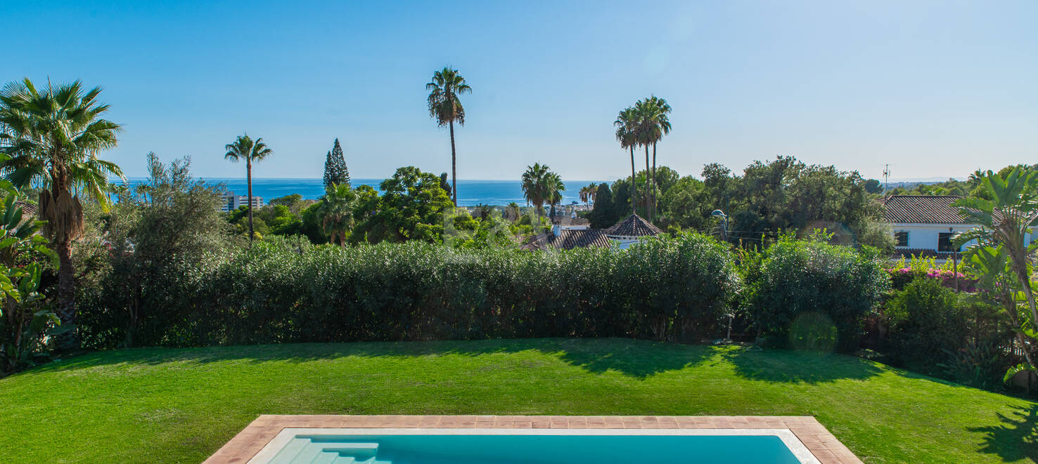 Elegante Villa con Vistas al Mar en Marbella