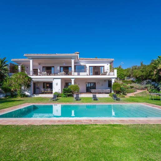 Elegante Villa con Vistas al Mar en Marbella