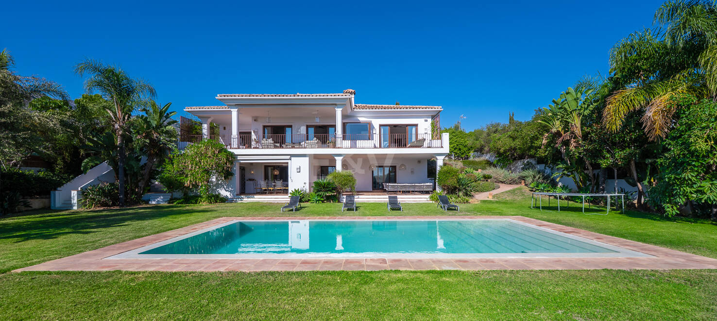 Elegante Villa con Vistas al Mar en Marbella