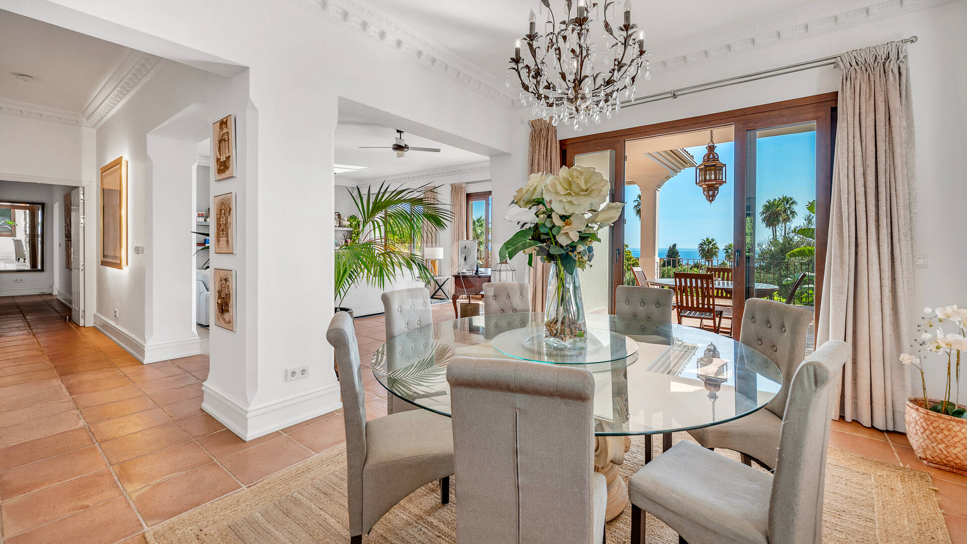 Elegante Villa mit Meerblick in Marbella