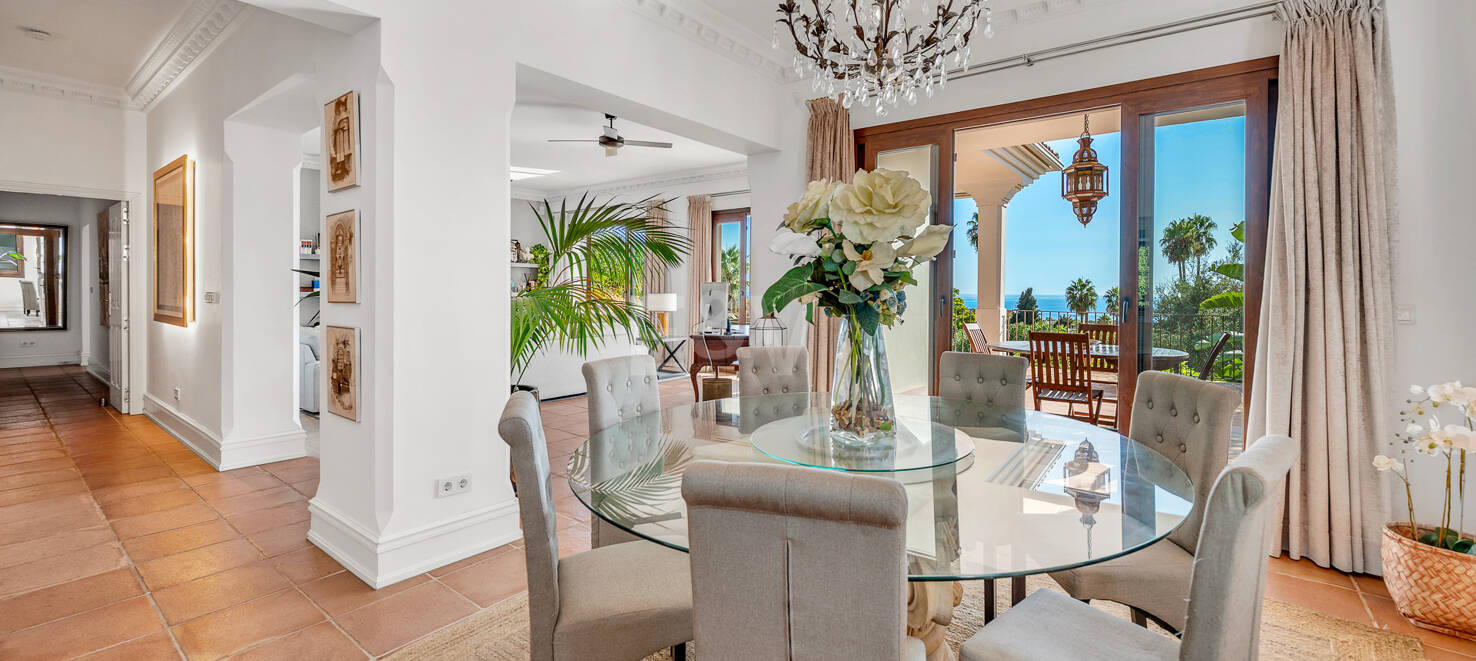 Elegante Villa con Vistas al Mar en Marbella