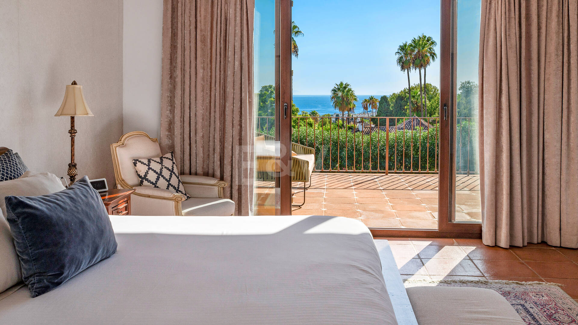 Elegante Villa mit Meerblick in Marbella