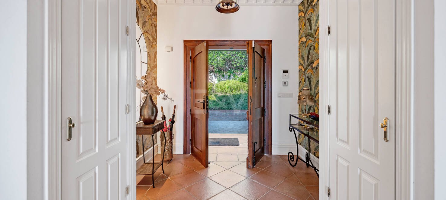 Elegante Villa con Vistas al Mar en Marbella