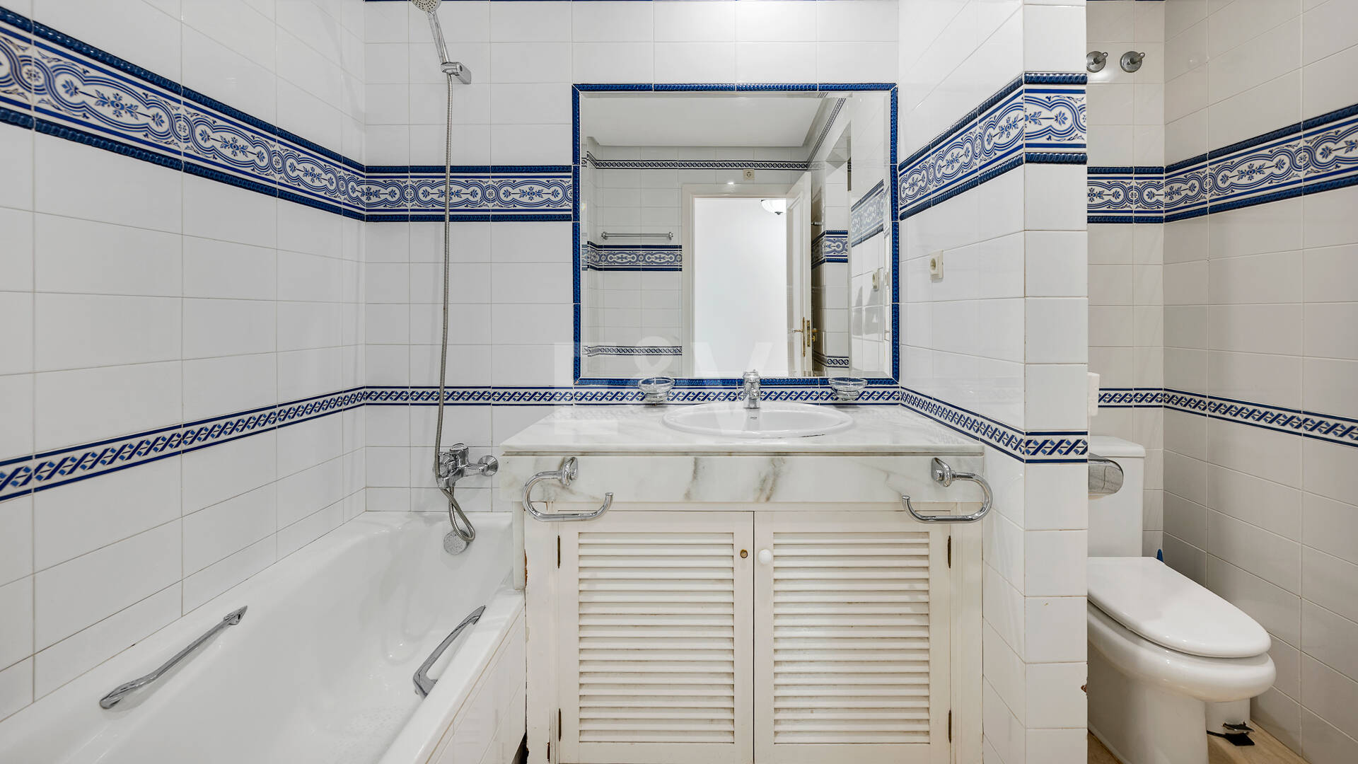 Exclusive apartment – Bright, spacious, and just steps from the sea