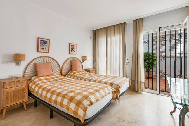 Exclusive apartment – Bright, spacious, and just steps from the sea