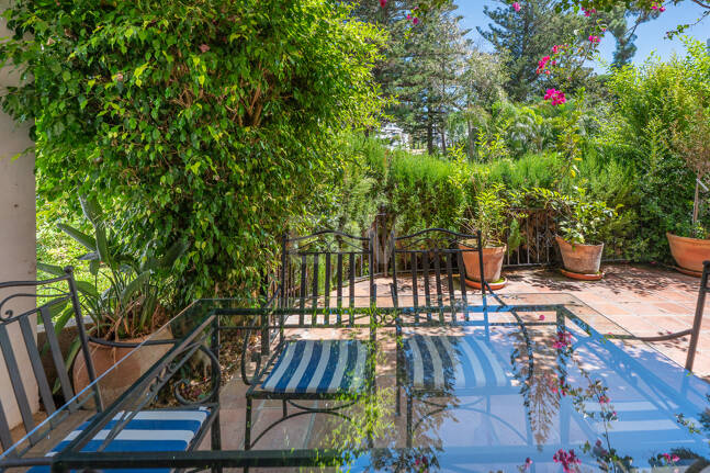 Exclusive apartment – Bright, spacious, and just steps from the sea