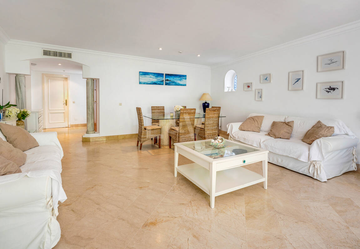 Exclusive apartment – Bright, spacious, and just steps from the sea