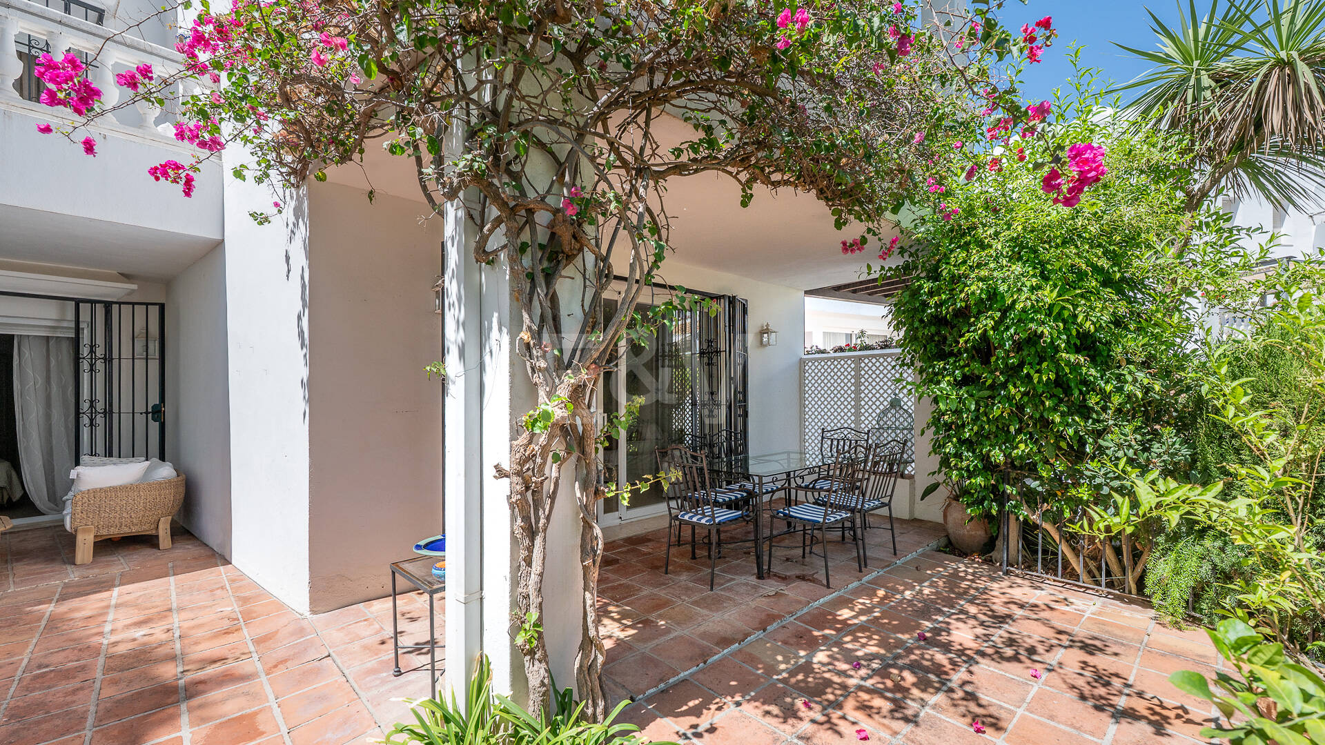 Exclusive apartment – Bright, spacious, and just steps from the sea