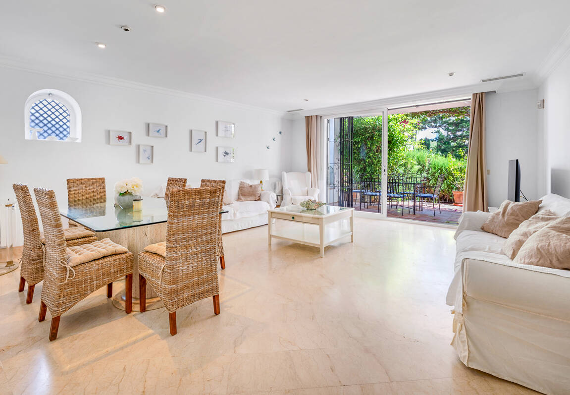 Exclusive apartment – Bright, spacious, and just steps from the sea