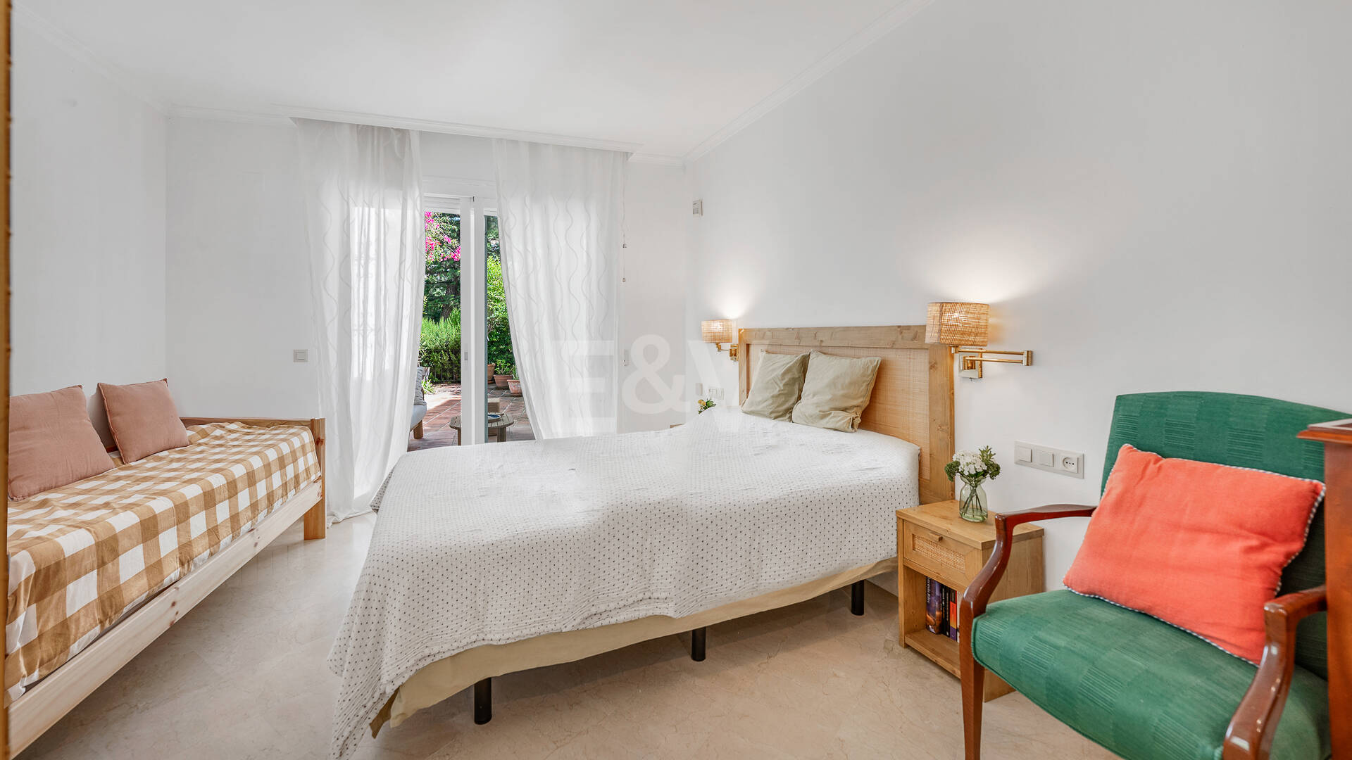 Exclusive apartment – Bright, spacious, and just steps from the sea